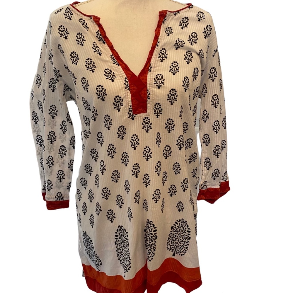 Soft Surroundings tunic with flower print and contrasting trim